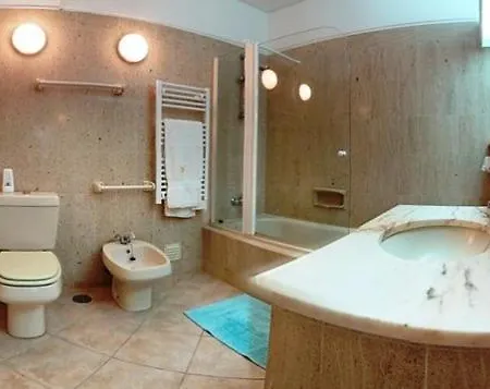 Vale Do Garrao Sleeps 4 With Air Con And Wifi